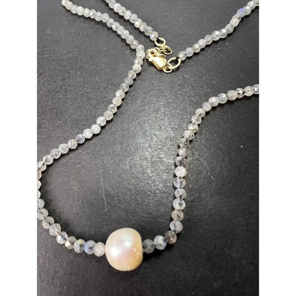 Labradorite and cultured pearl necklace with sterling silver lobster claw clasp - Picture 5 of 11
